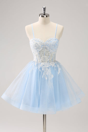 Vestido de fiesta corto con tirantes finos corte en A y apliques en color azul